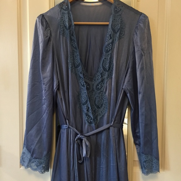 COPY - Vintage Peignoir set: nightgown and robe - Picture 3 of 8